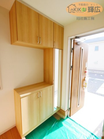 【玄関】 | 加古川市西神吉町岸（全4棟）2号棟 | 同社施工例です。