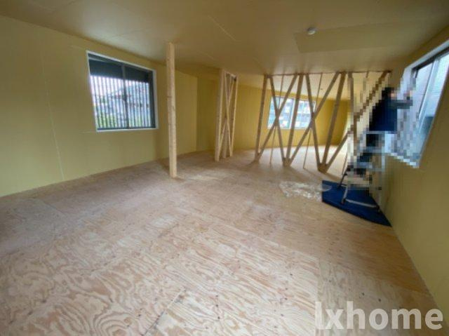 吹田市山田東店4丁目舗の内装|明るい色調の室内です