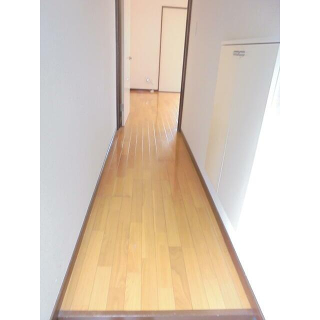 第二当麻マンションの玄関