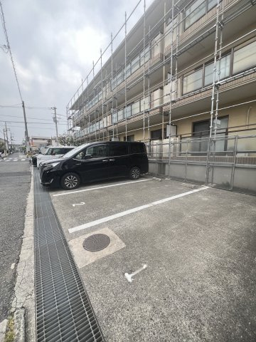 ハイツ仏天垣の駐車場