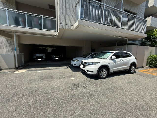 フォルザ住吉　Ｎ棟の駐車場