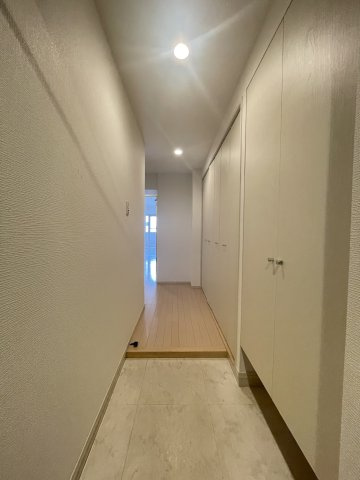 ディー・ウイングタワーの玄関