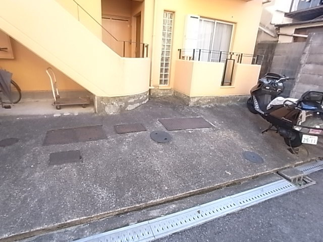 パックスヴィラ平野の駐車場