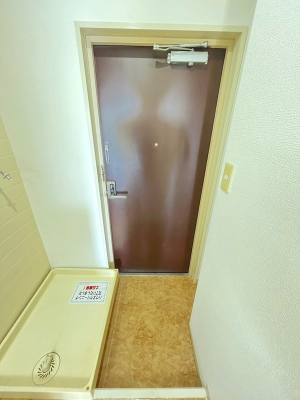 ハイツイフの玄関