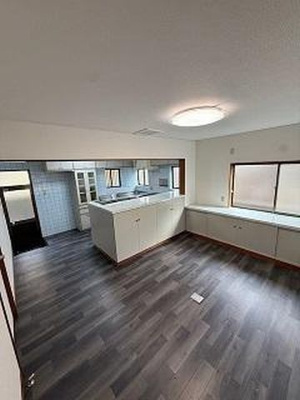 【居間・リビング】 | 山科区御陵鴨戸町　中古戸建