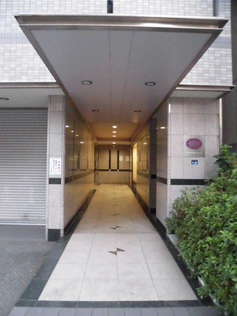 ディナスティ神戸元町通のエントランス