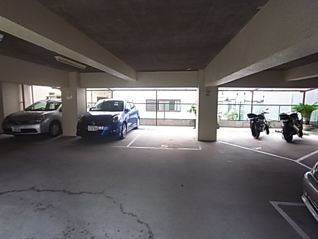 ハイツ宮川の駐車場