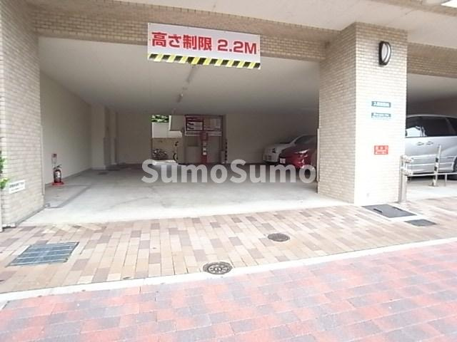 ドミール春日野道Nの駐車場