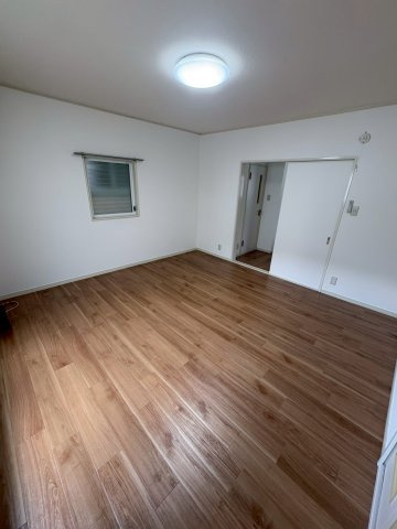 ハニーハイツの寝室|広くて明るい寝室