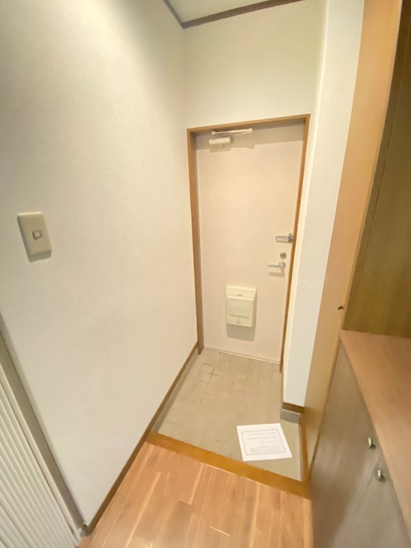ハイツRISAの玄関