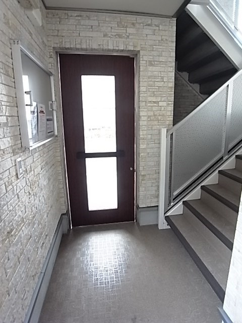 ハビテ兵庫駅南のロビー|ゆとりのあるロビーです