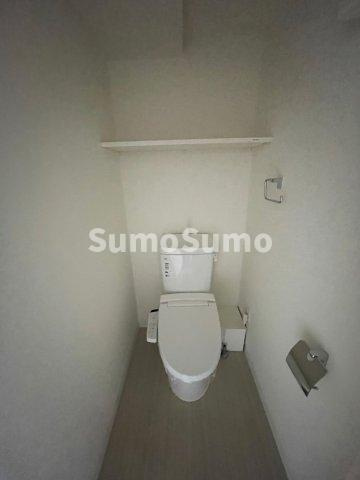 ファーストフィオーレ神戸湊町のトイレ|落ち着いた色調のトイレです