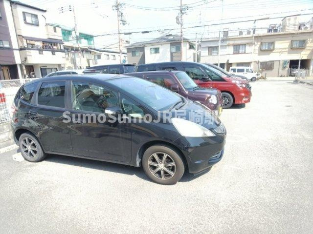 ナーヴィスの駐車場|駐車場です