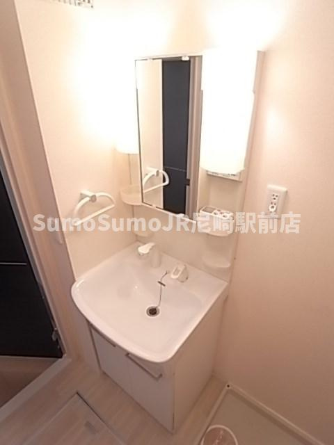 ナイスコートⅡの洗面所|脱衣スペースもあります