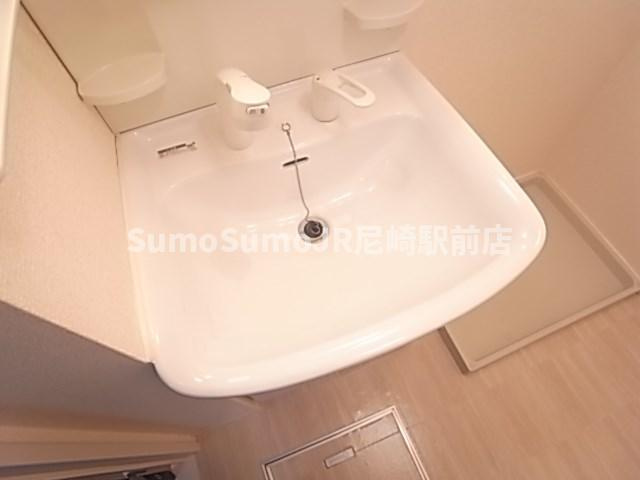 ナイスコートⅡの洗面所|ゆったりとスペースのある洗面所