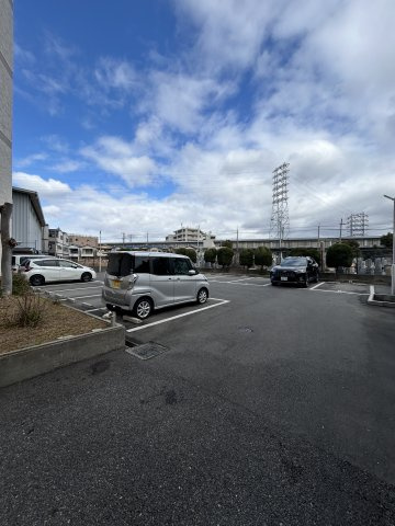 ファミールメゾンの駐車場|駐車場に車を止められます