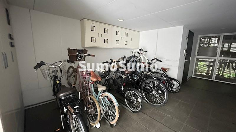 ポラスト恵比寿の駐車場