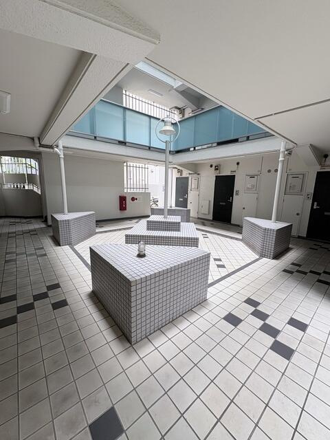 ヒルズ駒場東大前のロビー