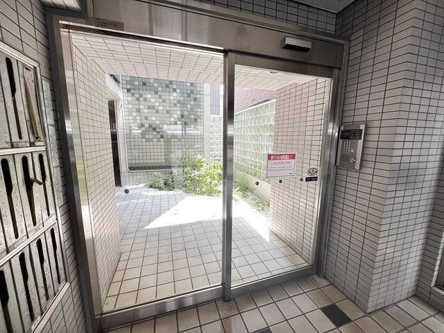 ヒルズ駒場東大前のエントランス