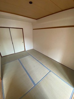ピースフル本山の洋室