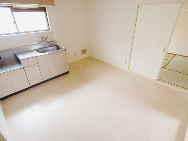 ルミエール石堂の居間・リビング