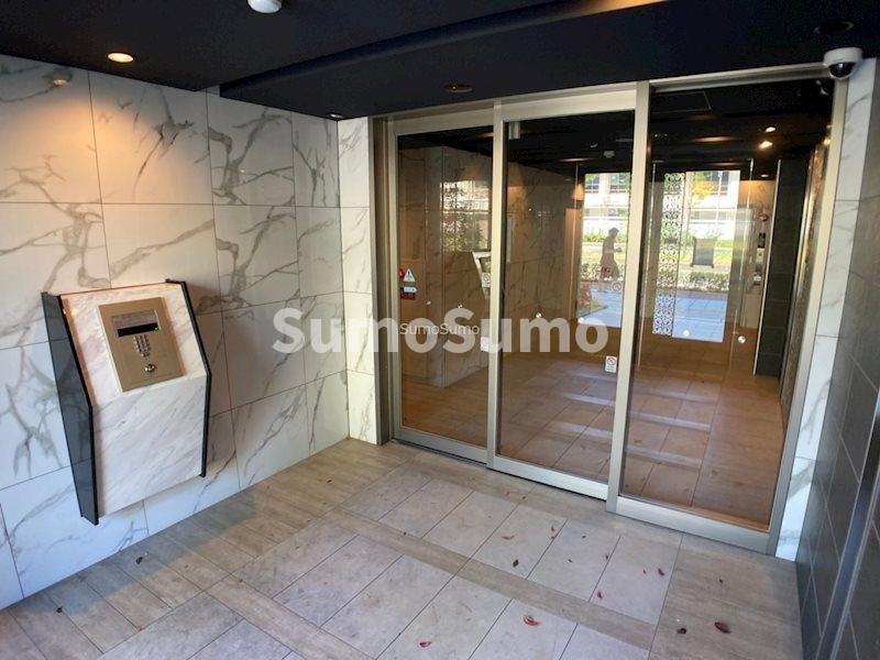 ファステート難波WESTディオンのエントランス|落ち着いたエントランスです