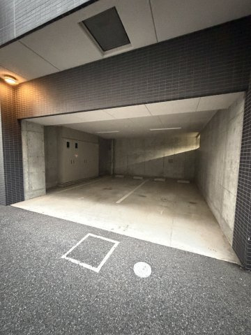 ピアグレース神戸の駐車場