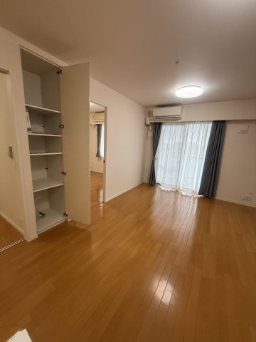 ジオ・ウエリス西宮北口の居間・リビング