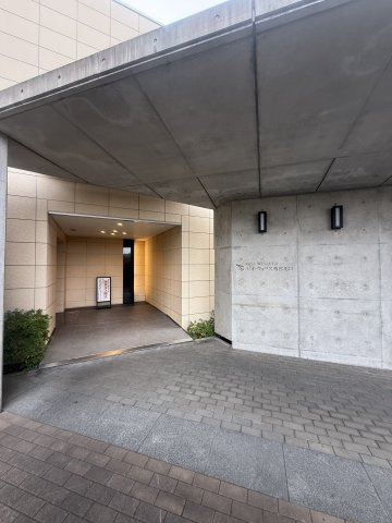 ジオ・ウエリス西宮北口の玄関
