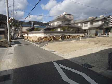 呉市阿賀中央7丁目　新築一戸建ての前面道路含む現地写真
