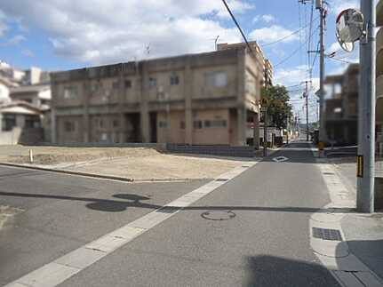 呉市阿賀中央7丁目　新築一戸建ての前面道路含む現地写真