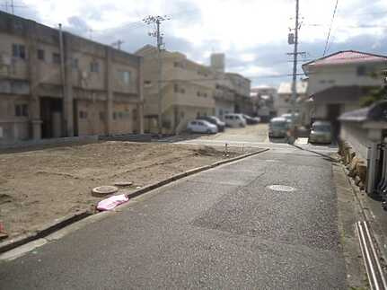 呉市阿賀中央7丁目　新築一戸建ての前面道路含む現地写真