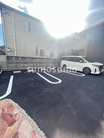 モデルノ　ケマの駐車場