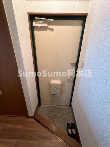ブロスコート住吉の玄関|明るい玄関です