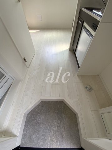 THE　APARTMENT【ジ・アパートメント】の玄関