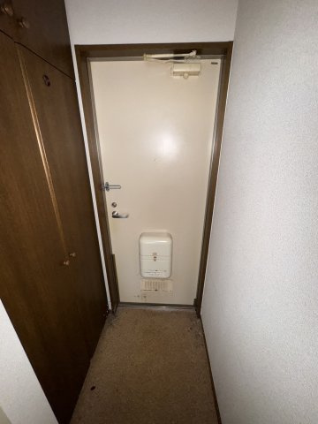フラットミヤジマの玄関