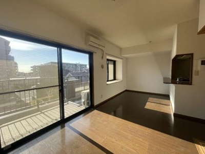 【居間・リビング】 | ビッグ・ヴァン湘南台参番館