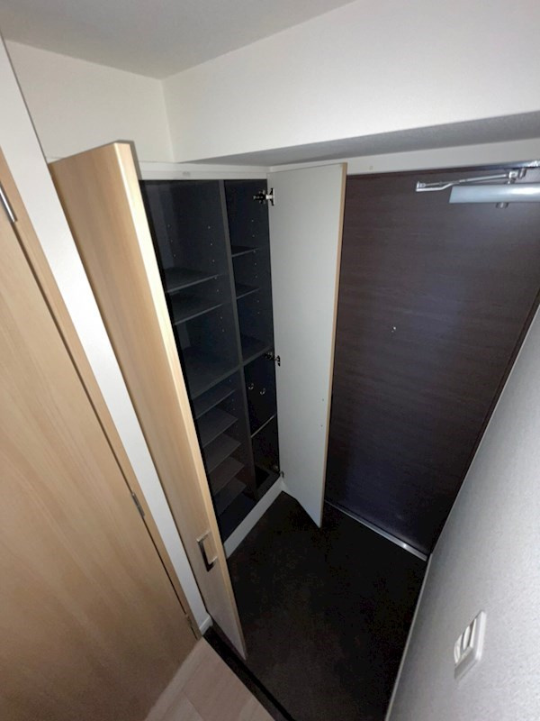 プレサンスみなと元町駅前の玄関