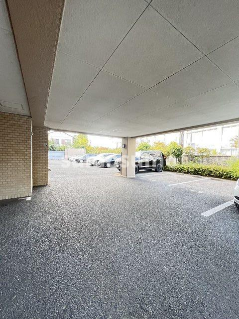 ベルメゾン若王寺の駐車場|駐車場があるので、車を買う予定の方も安心です