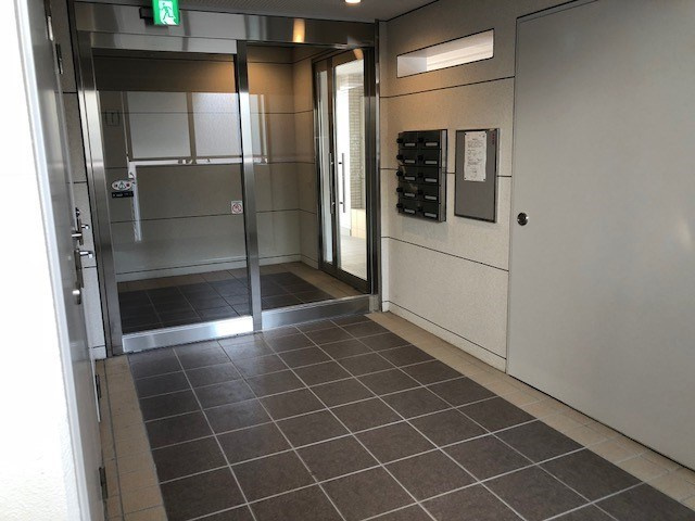 ホワイト塚本の外観