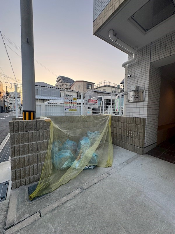 ホワイト塚本の外観