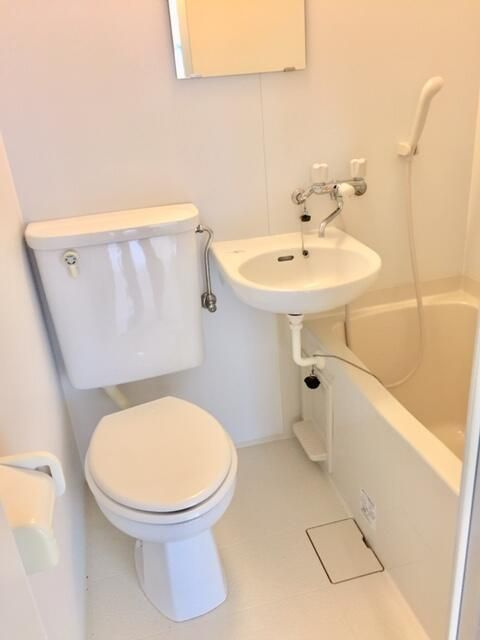 スガヤビルの浴室