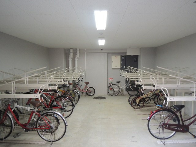 プレサンスみなと元町駅前の外観