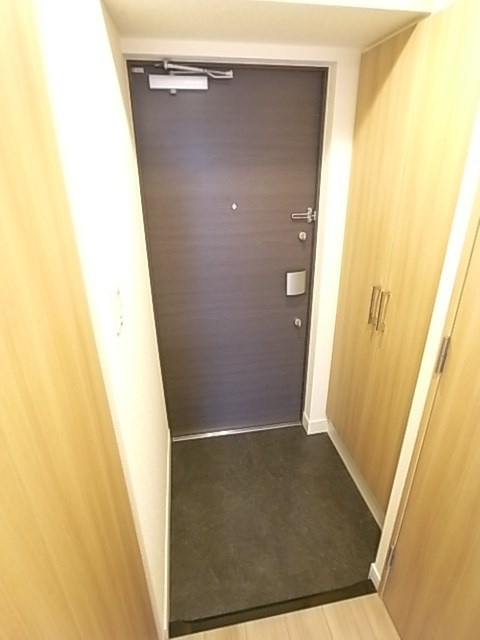 プレサンスみなと元町駅前の玄関
