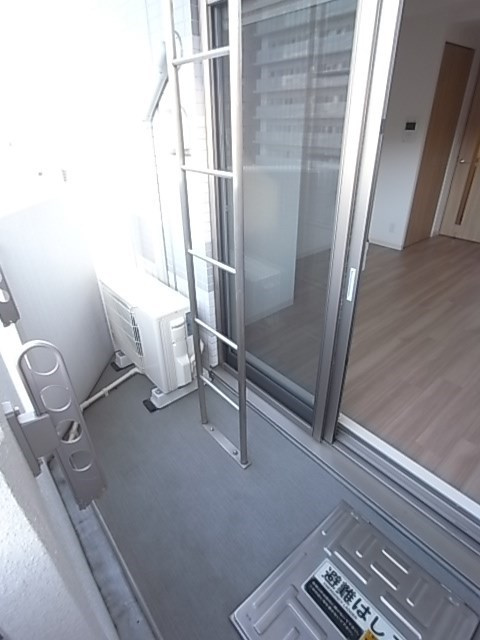 プレサンスみなと元町駅前のバルコニー