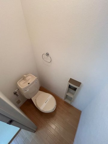 ベルドミールのトイレ|落ち着いた色調のトイレです