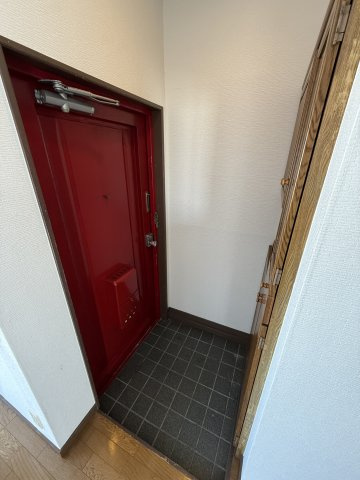 ホワイトパレスの玄関