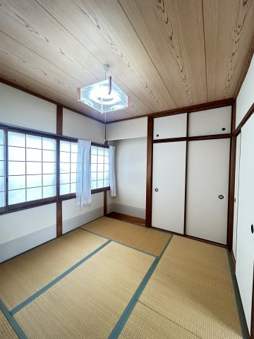 ホワイトパレスの寝室|開放的な寝室です