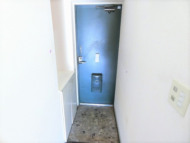 中野ハイムの玄関|写真は同建物の別部屋を参考に掲載しております。