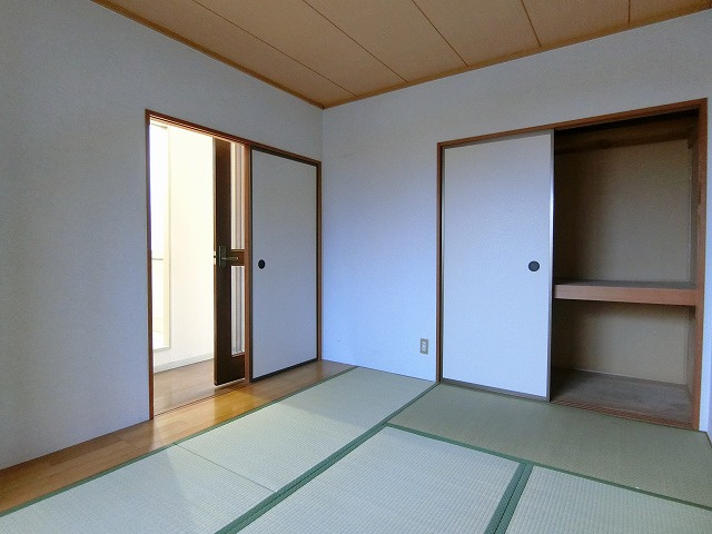 中野ハイムの寝室|写真は同建物の別部屋を参考に掲載しております。